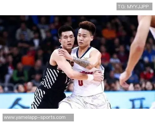 郭艾伦半场精彩表现连得7分2板展现进攻端实力与技巧 郭艾伦半场精彩表现连得7分2板展现进攻端实力与技巧